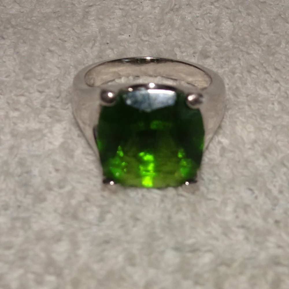 GR Green Glass Emerald Cut Silver Tone Ring Size 9